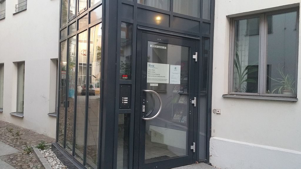 Ansicht der Eingangstür zur Geschäftsstelle des HVD Potsdam